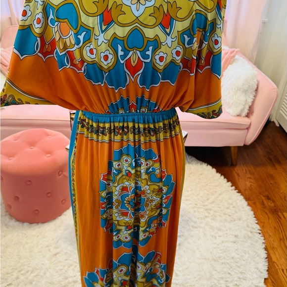 Beautiful & vibrantly colored maxi dress. Fit a size 12 thru 16. One of a kind! - Picture 5 of 6